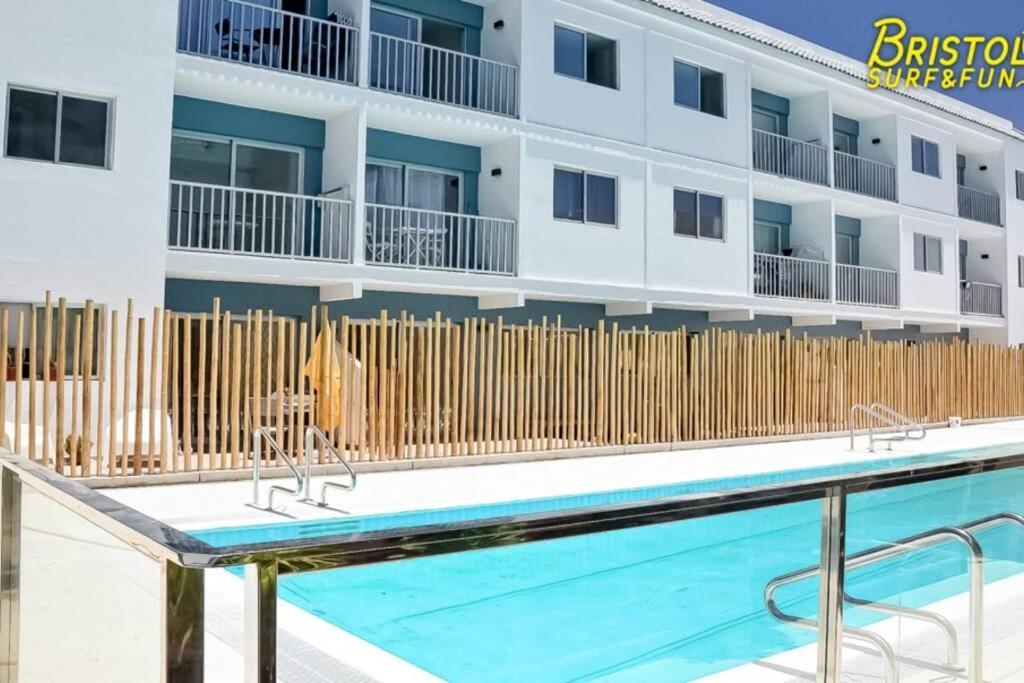 B-Rent Bristol Beach Surf & Fun كوراليهو المظهر الخارجي الصورة
